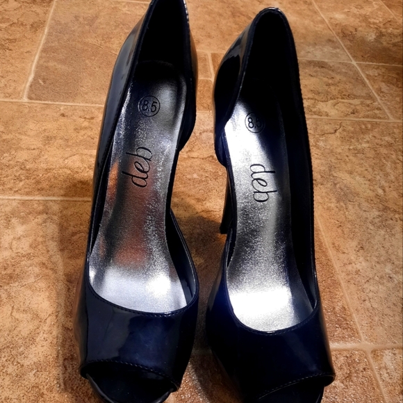 Women shoes - Picture 1 of 3